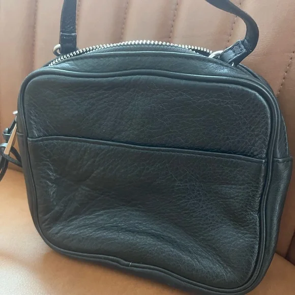 Calvin Klein Black Leather camera Bag style purse crossbody - Picture 4 of 11